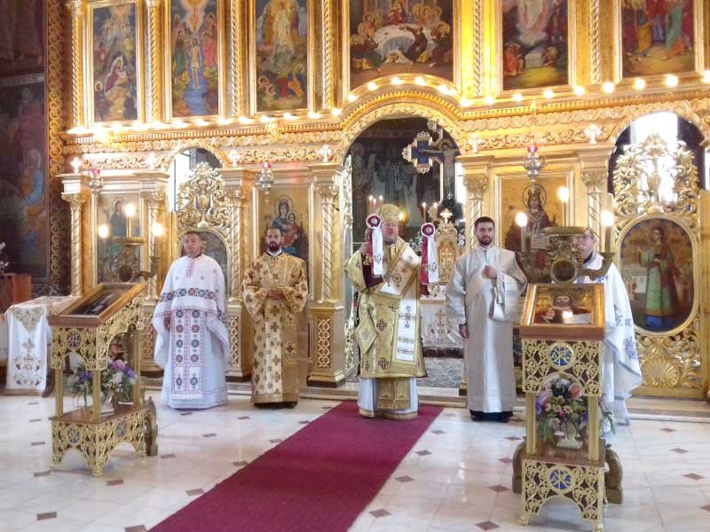 Slujiri arhierești în Duminica a VII-a după Rusalii 122889