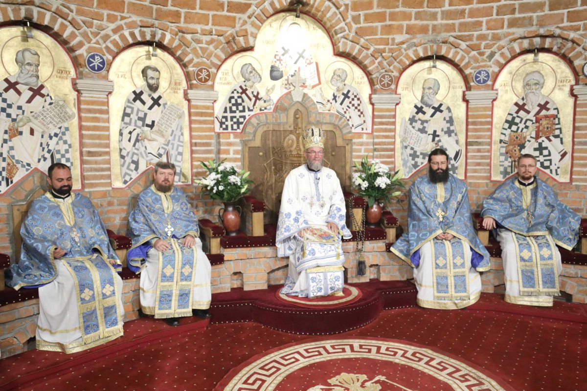 Slujiri arhierești în Duminica a VII-a după Rusalii 122894