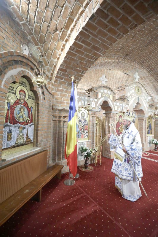 Slujiri arhierești în Duminica a VII-a după Rusalii 122896