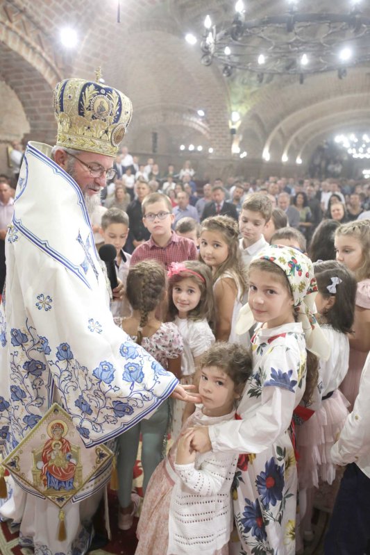 Slujiri arhierești în Duminica a VII-a după Rusalii 122897