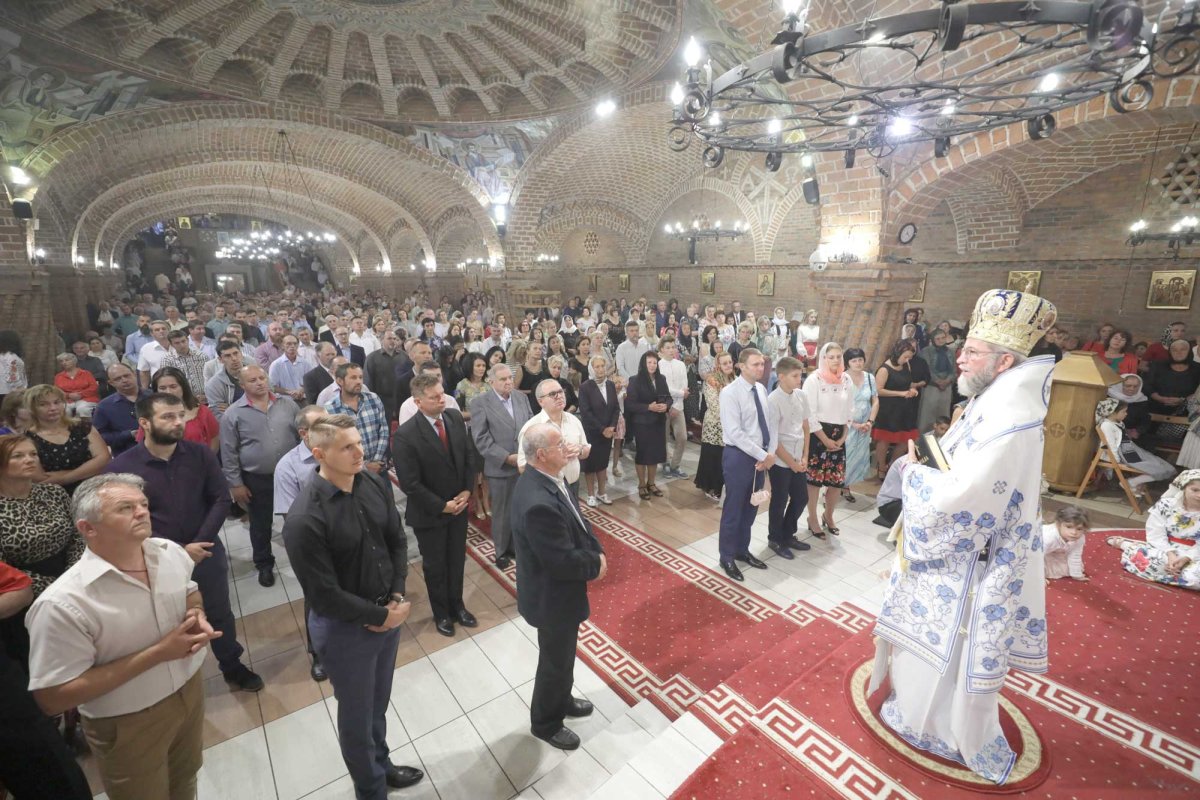 Slujiri arhierești în Duminica a VII-a după Rusalii 122898