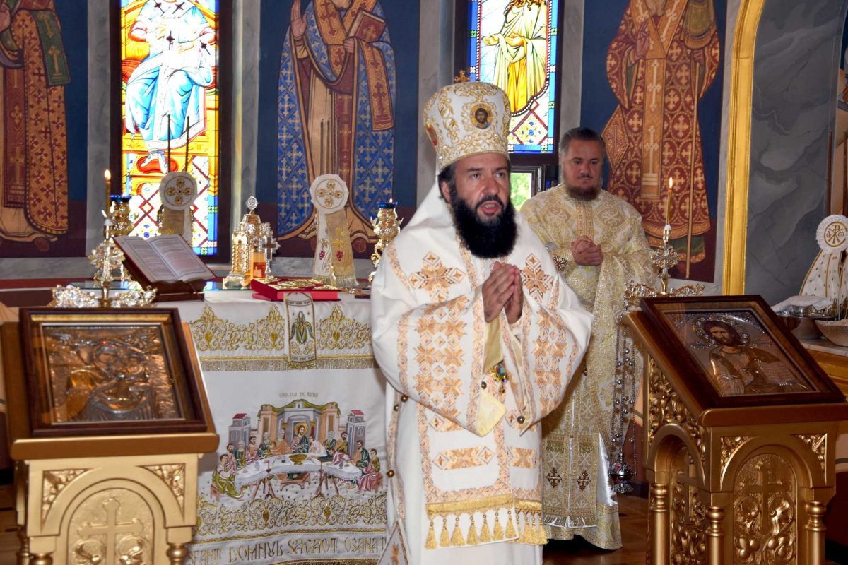 Slujiri arhierești în Duminica a VII-a după Rusalii 122903
