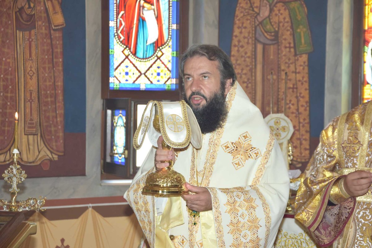 Slujiri arhierești în Duminica a VII-a după Rusalii 122904