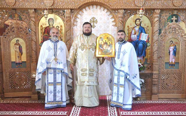 Slujiri arhierești în Duminica a VII-a după Rusalii 122906