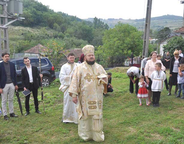 Slujiri arhierești în Duminica a VII-a după Rusalii 122908