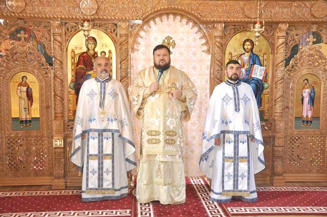 Slujiri arhierești în Duminica a VII-a după Rusalii 122912