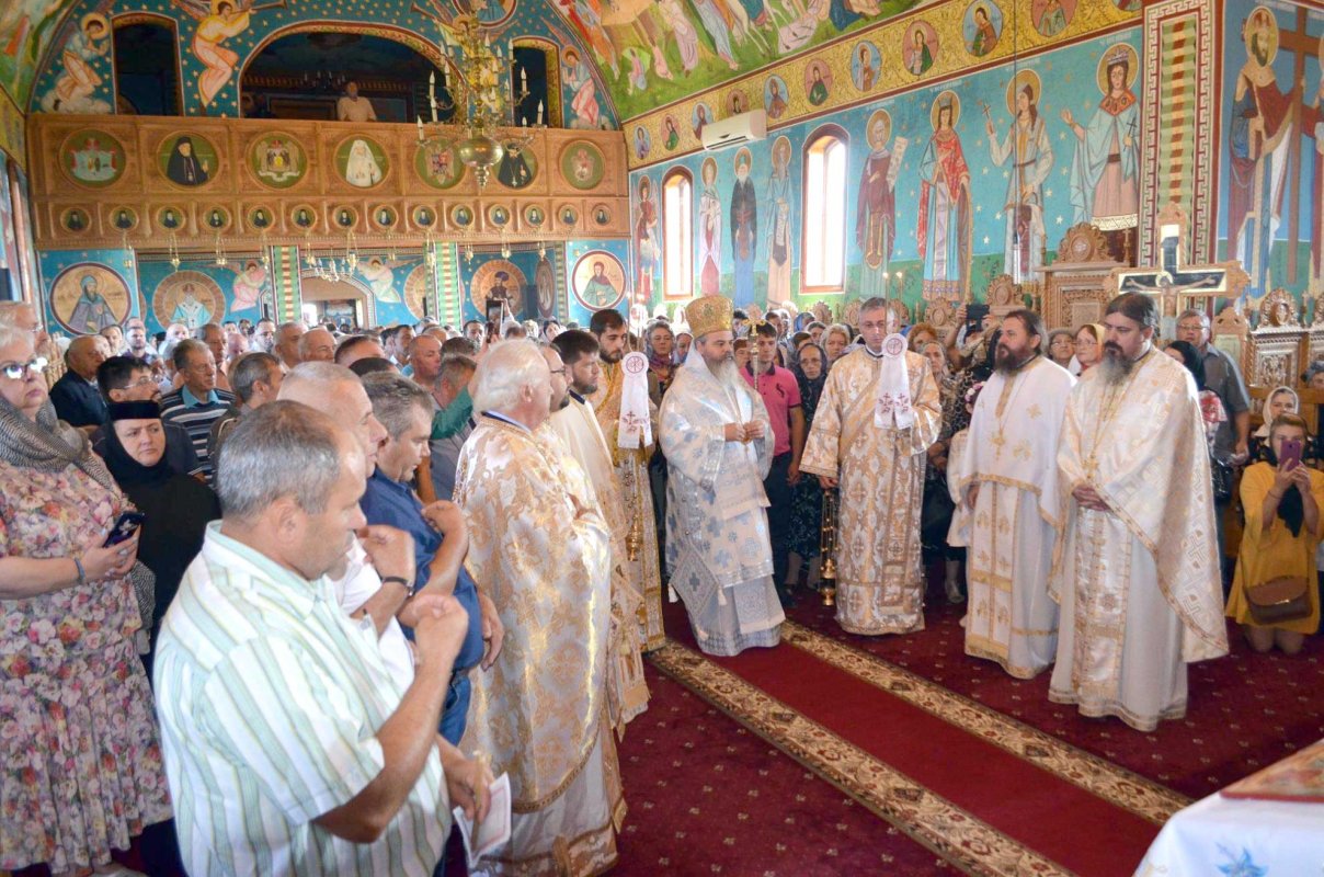 Sărbătoarea Schimbării la Faţă, în două mănăstiri moldave 123096