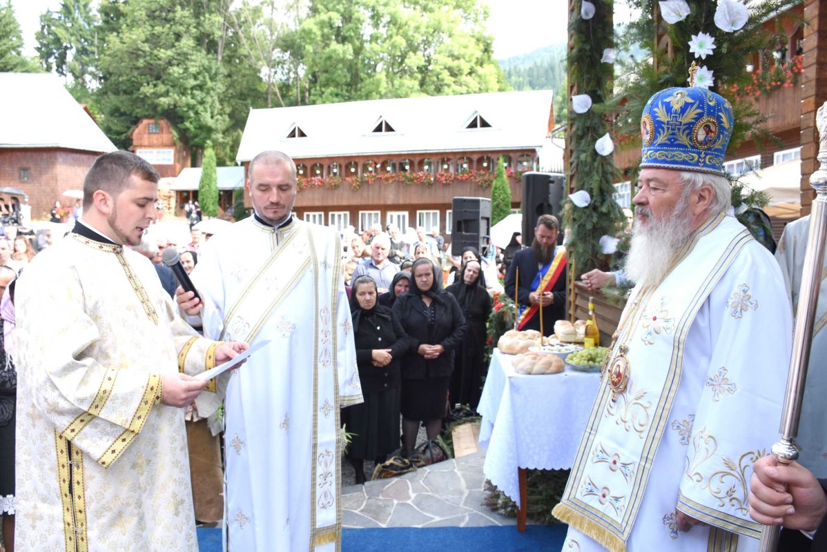 Slujiri arhierești la praznicul Schimbării la Față a lui Hristos 123060