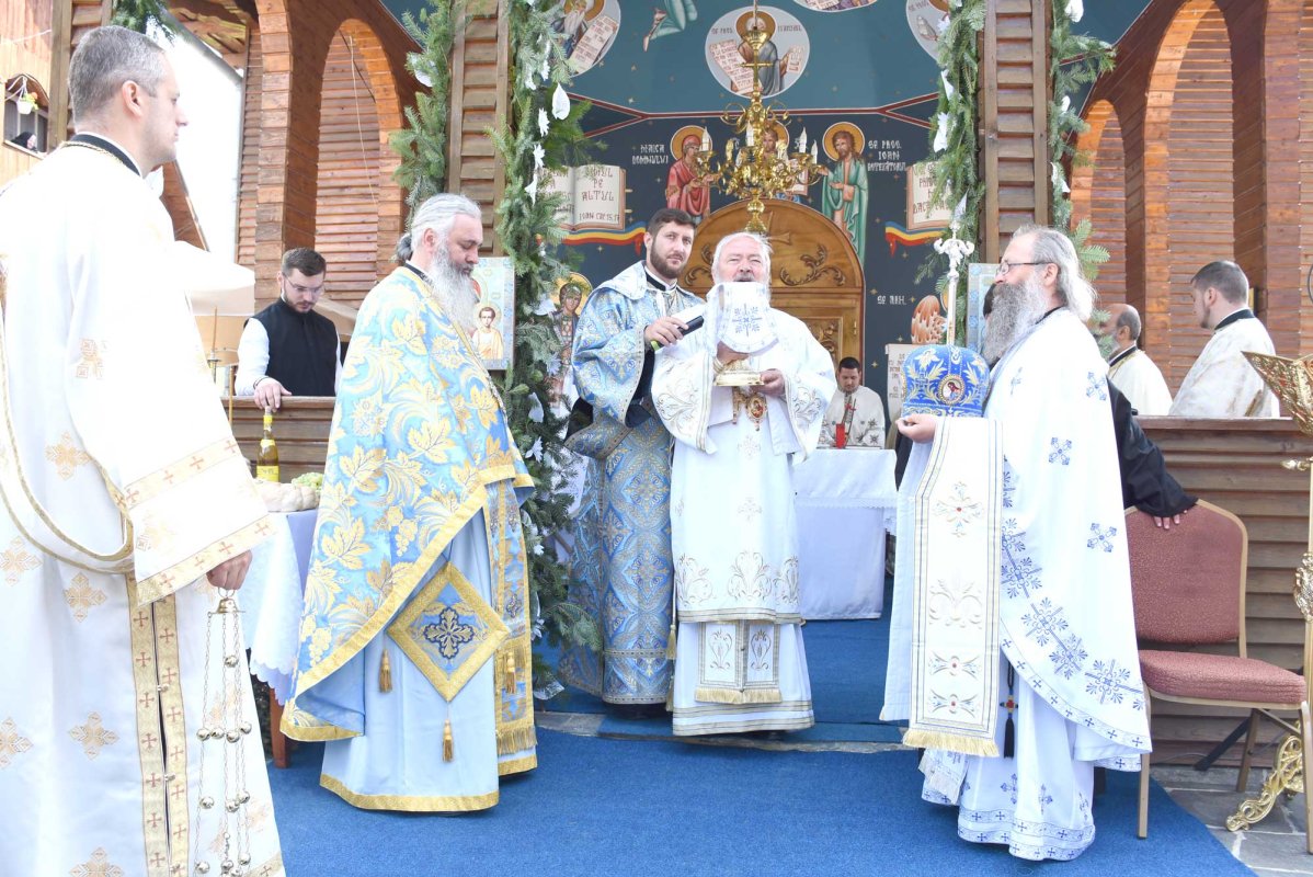 Slujiri arhierești la praznicul Schimbării la Față a lui Hristos 123061