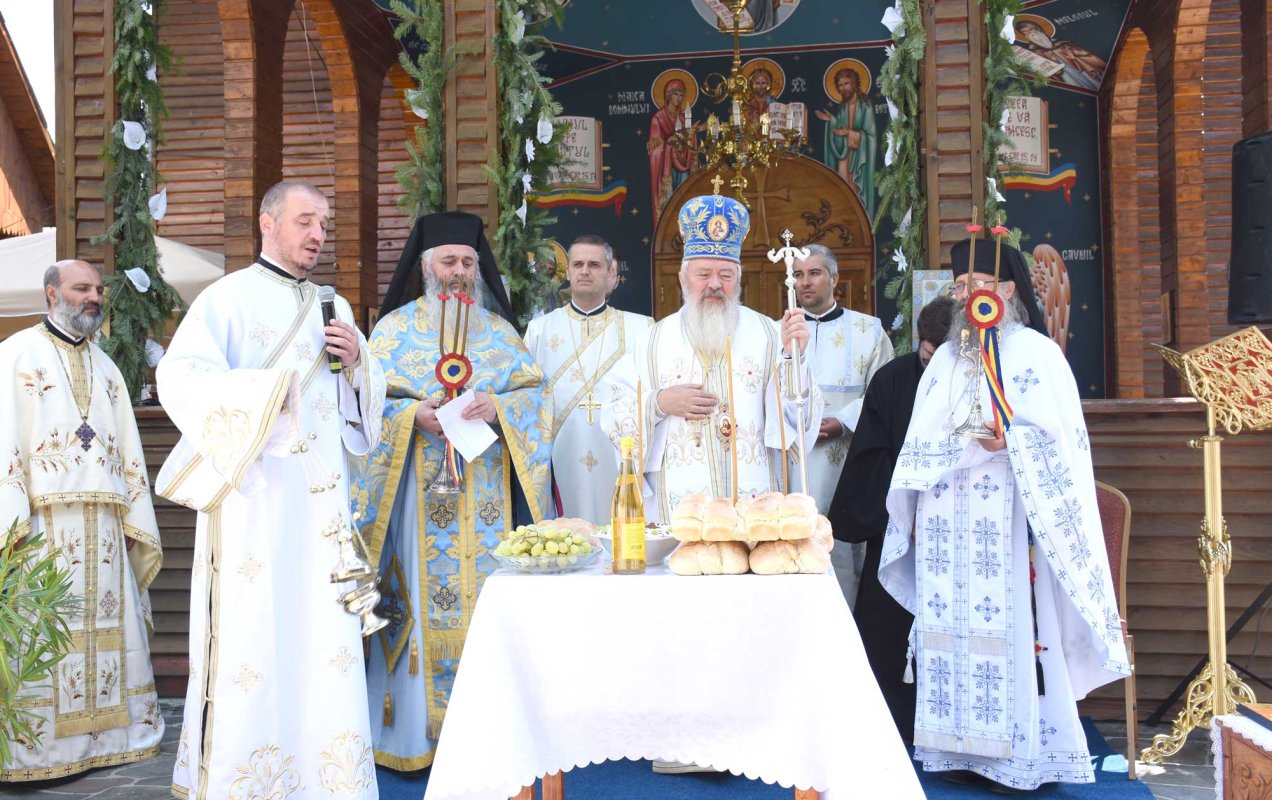 Slujiri arhierești la praznicul Schimbării la Față a lui Hristos 123062