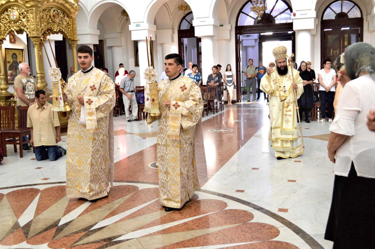 Slujiri arhierești la praznicul Schimbării la Față a lui Hristos 123083