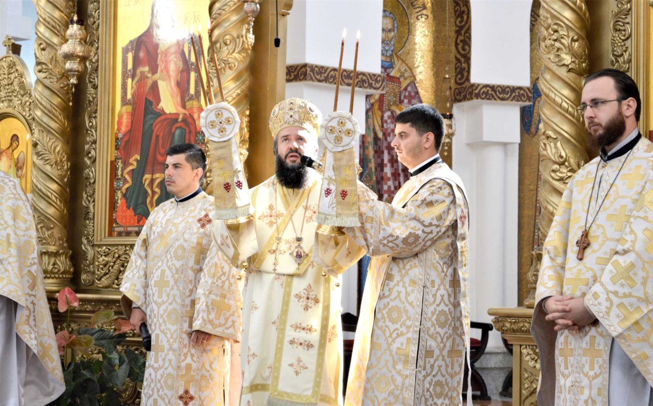 Slujiri arhierești la praznicul Schimbării la Față a lui Hristos 123084