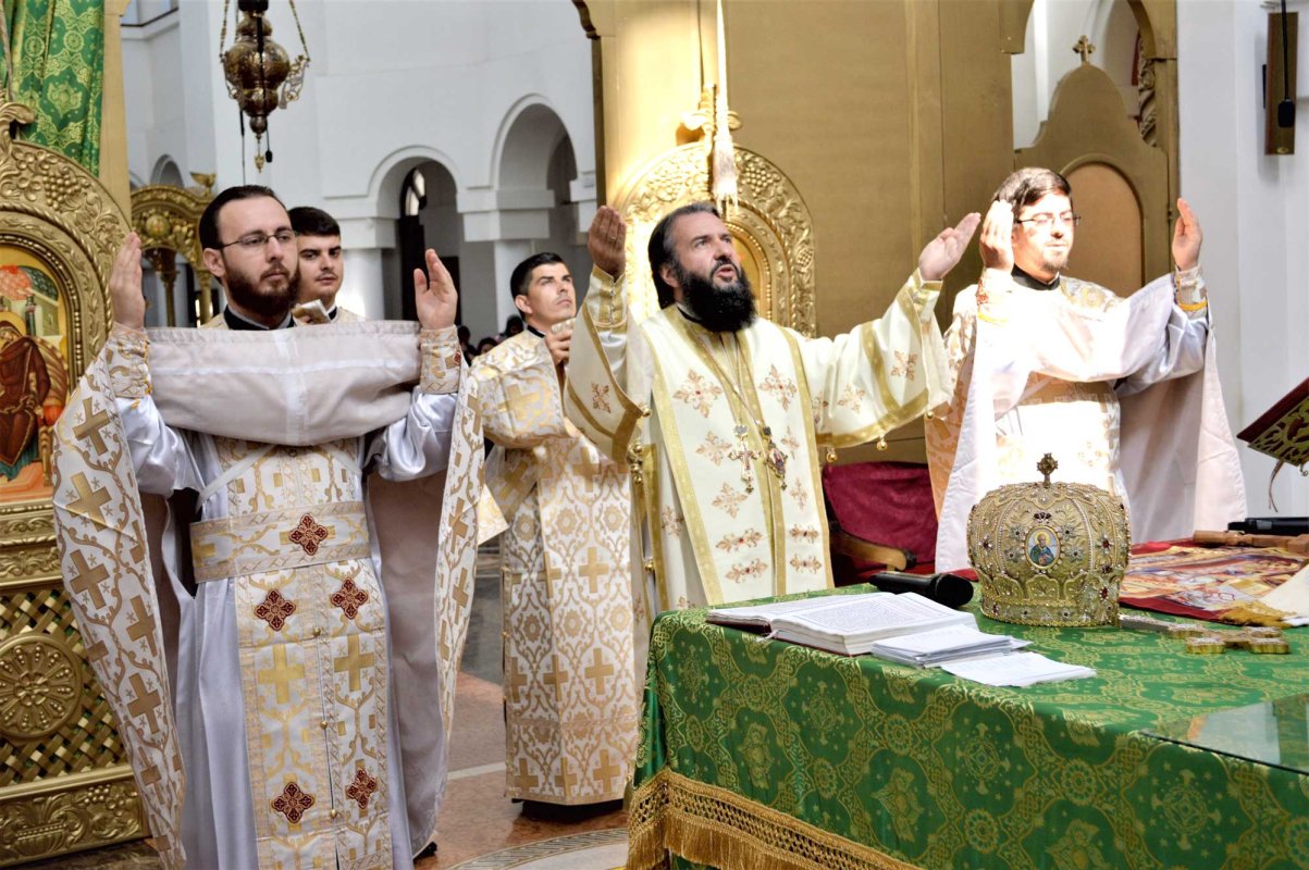 Slujiri arhierești la praznicul Schimbării la Față a lui Hristos 123085