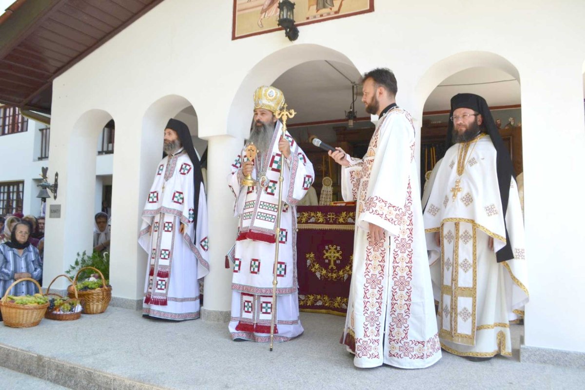 Slujiri arhierești la praznicul Schimbării la Față a lui Hristos 123086