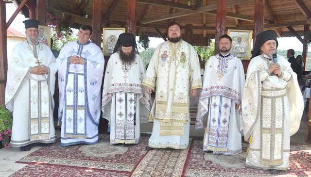 Slujiri arhierești la praznicul Schimbării la Față a lui Hristos 123088