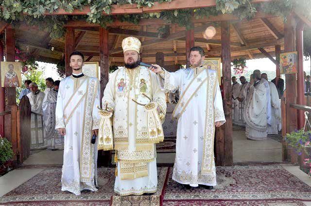 Slujiri arhierești la praznicul Schimbării la Față a lui Hristos 123090