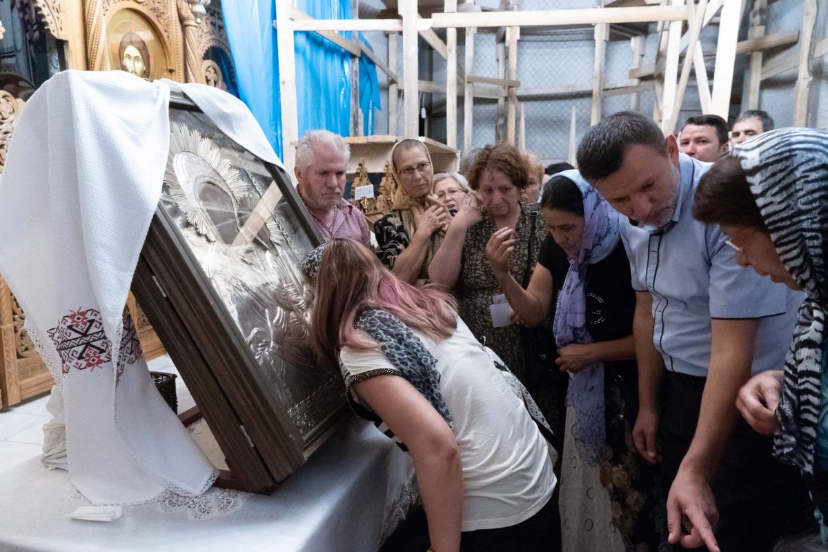 Icoana Maicii Domnului de la Mănăstirea Adam, la Parohia „Sfânta Ana” din Galaţi 123116