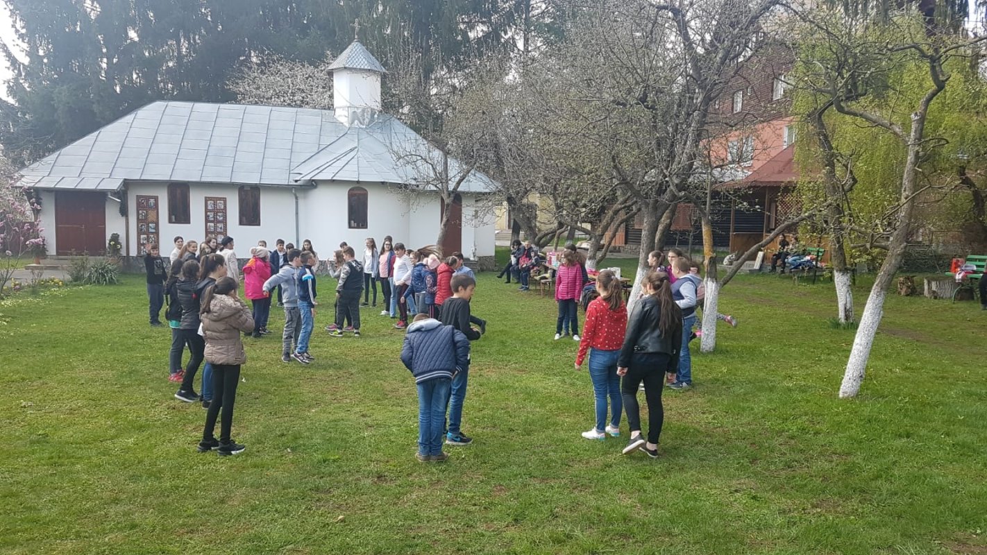 Proiectele unei biserici în educarea tinerilor 123128