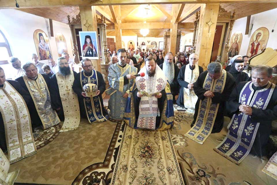 Slujba Paraclisului Maicii Domnului la Schitul Turţ Băi 123180