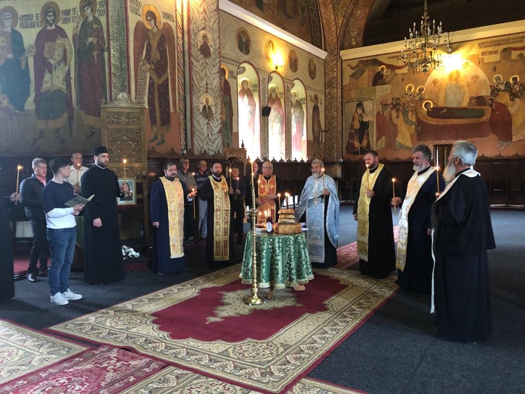 Clerici pelerini în satul Patriarhului Nicodim 123236