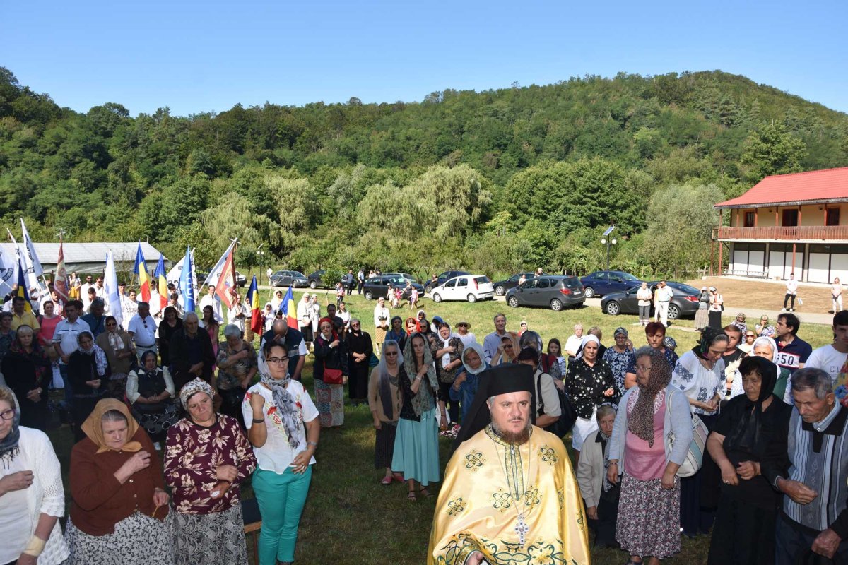 Mulți credincioși la hramul Mănăstirii Almăj-Putna 123273