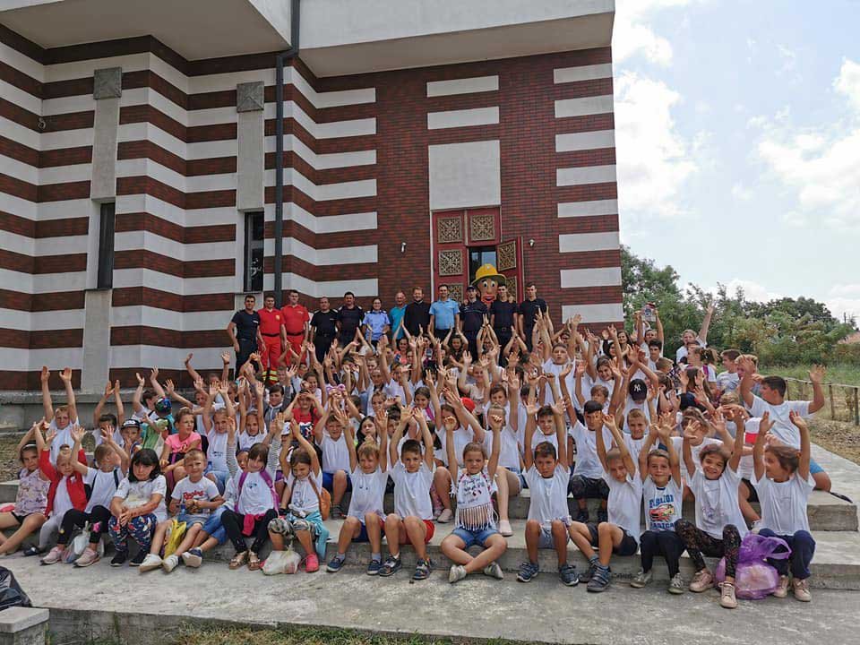 Peste 130 de copii în Tabăra „Vara pe uliţă” 123296