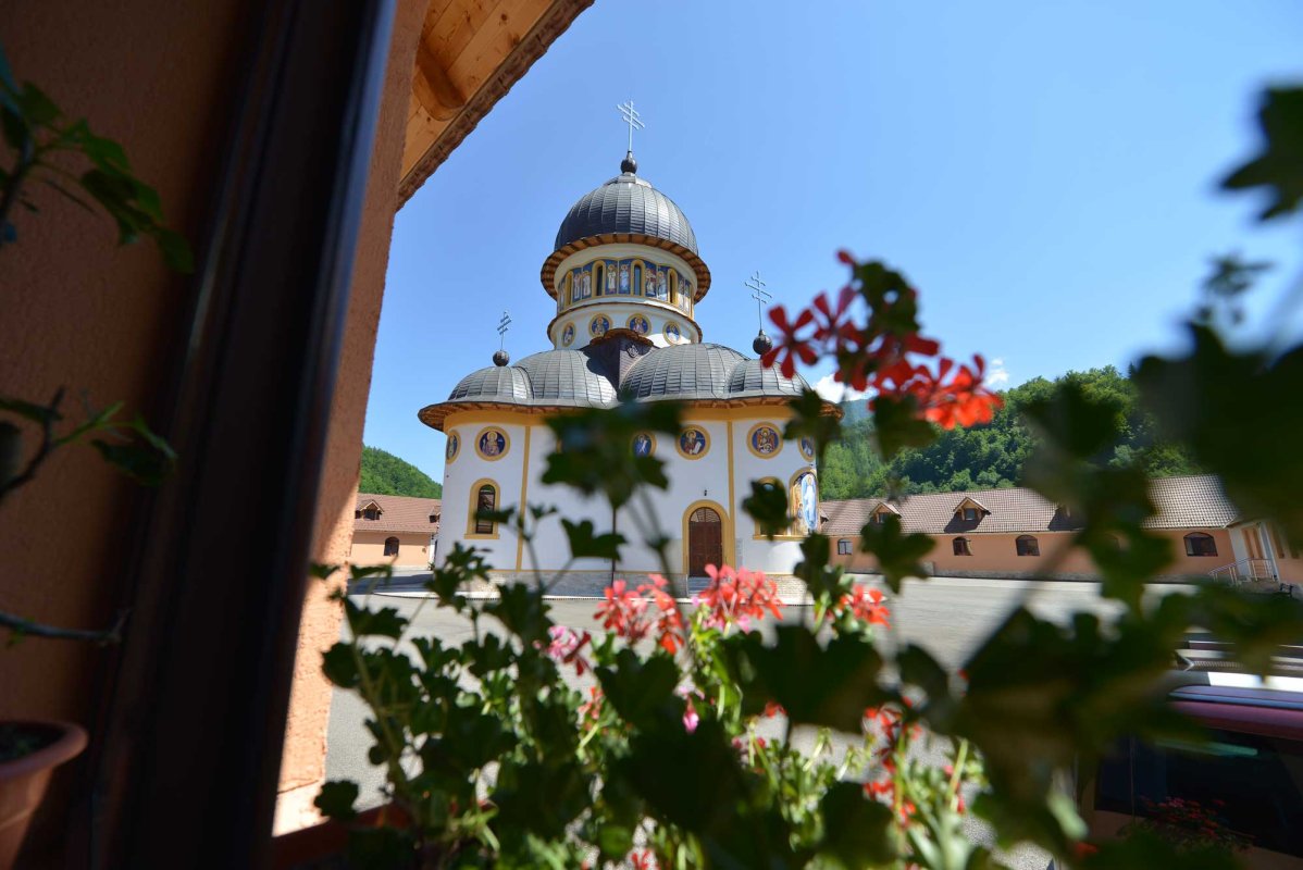 Obștea Sfântului Ioan Iacob de la mănăstirea din Țara Loviștei 122804