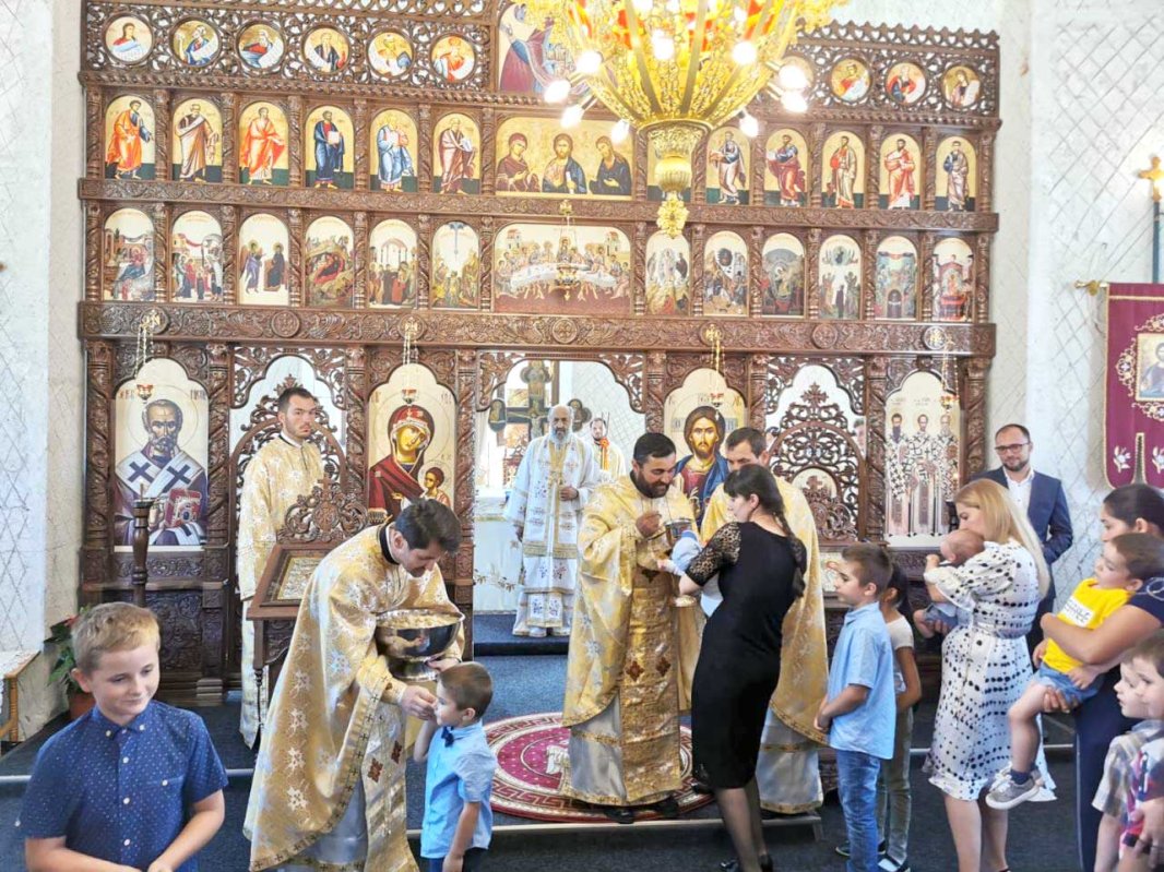 Arhiepiscopul Irineu a binecuvântat noua biserică din parohia Reciu, Sebeș 123362