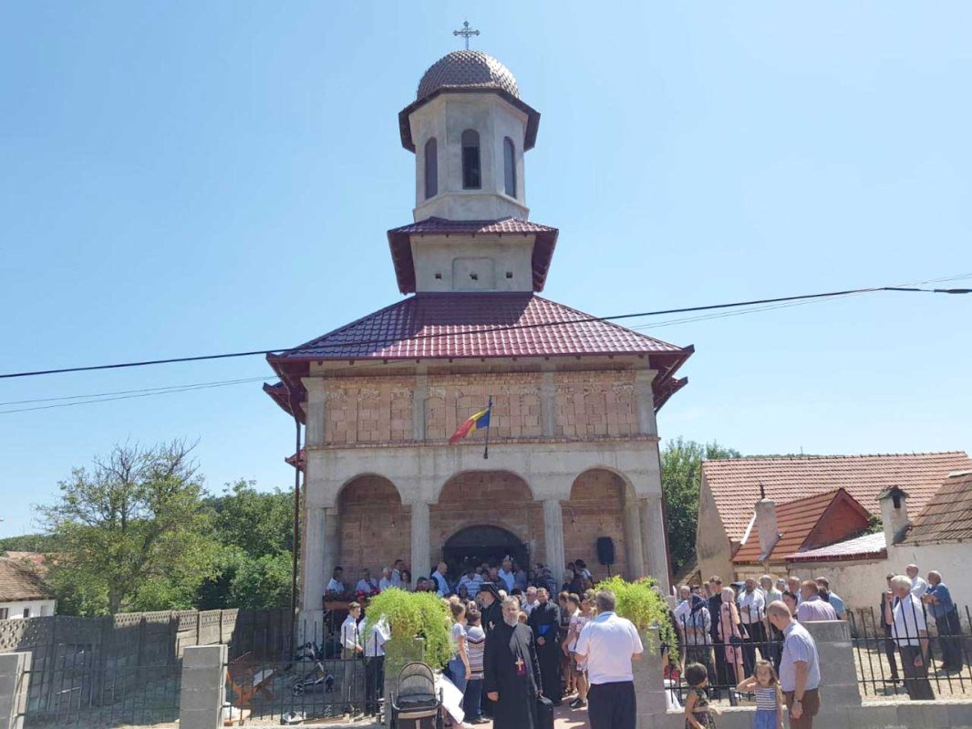 Arhiepiscopul Irineu a binecuvântat noua biserică din parohia Reciu, Sebeș 123365