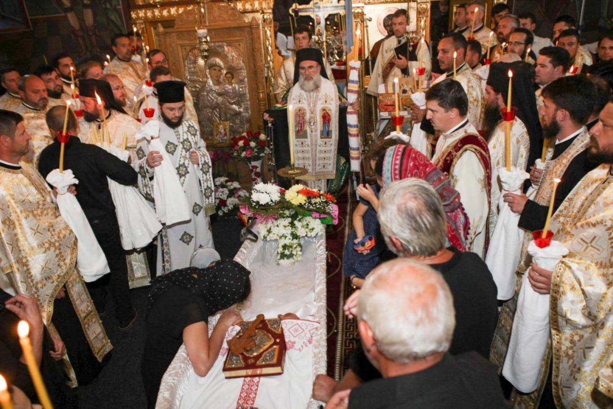 Părintele Marius Bărăscu, condus pe ultimul drum 123582