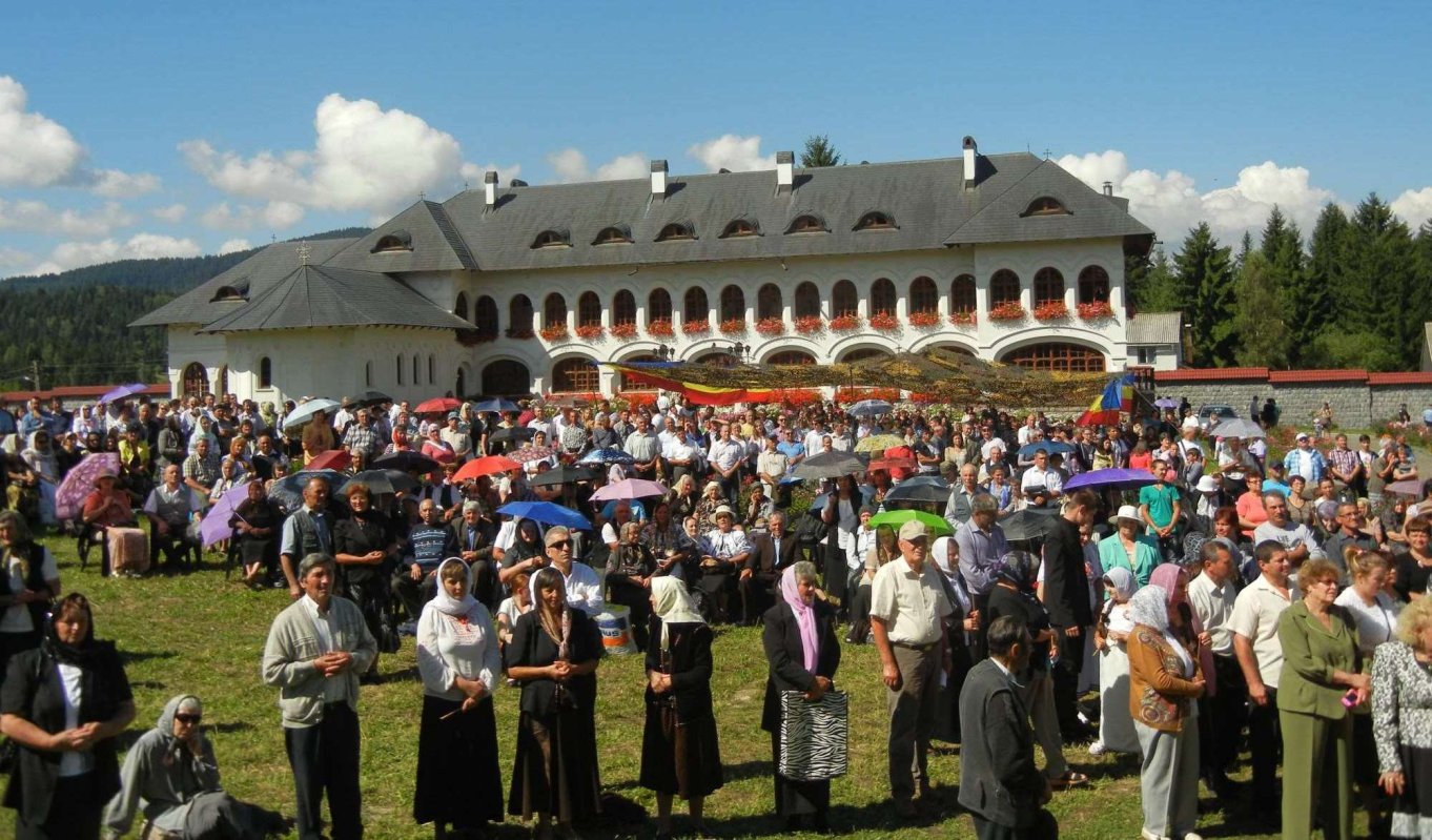 Români din regiunile istorice la Izvoru Mureşului 123455