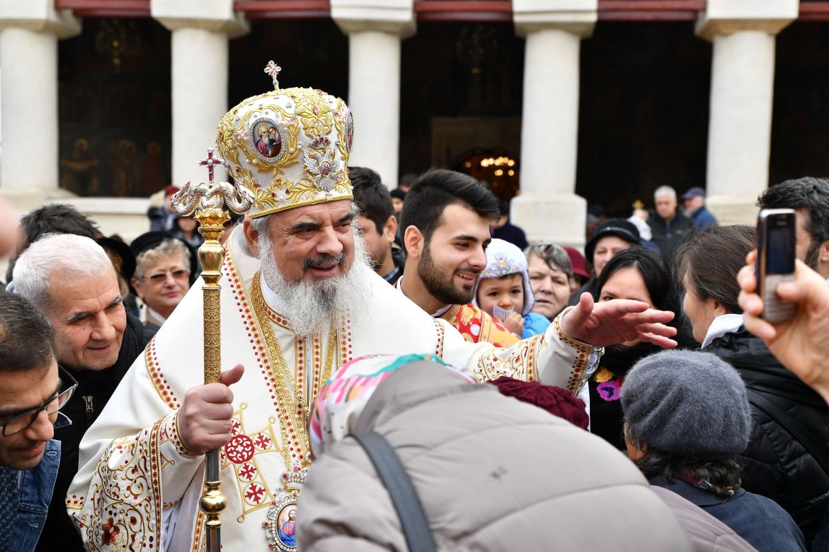 Satul românesc, păstrător al valorilor noastre spirituale, ne cheamă să-l ajutăm! 123484