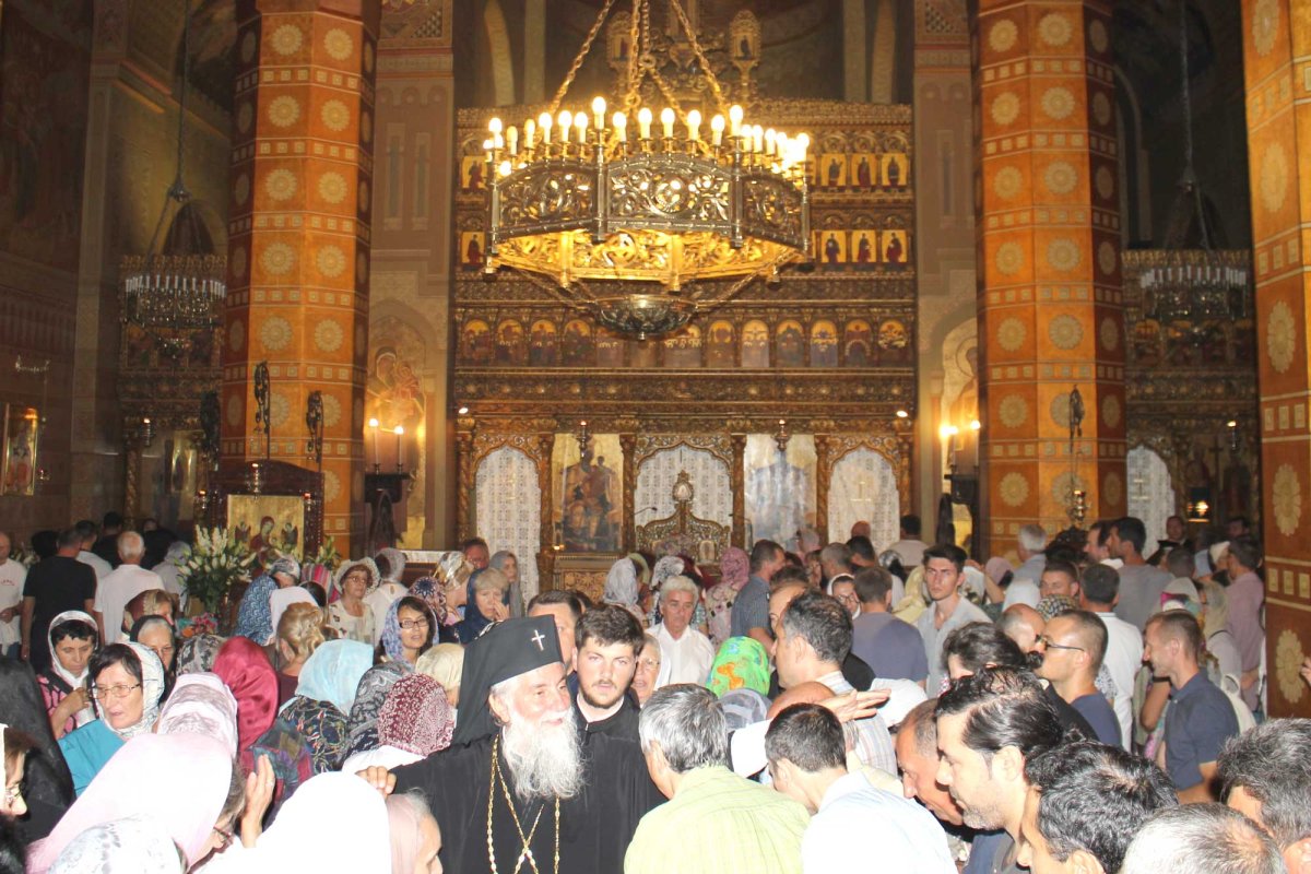 Sfântul Ierarh Nifon, cinstit de credincioşi 123495