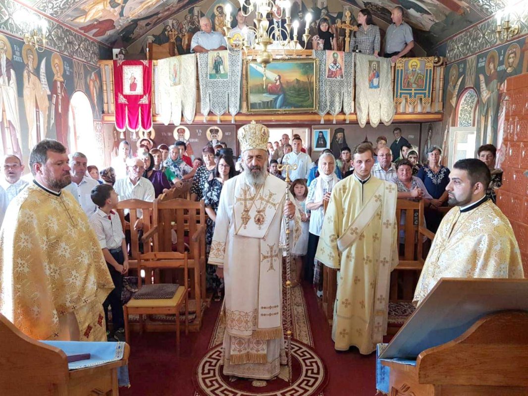 Slujiri arhierești în Duminica a VIII-a după Rusalii 123497