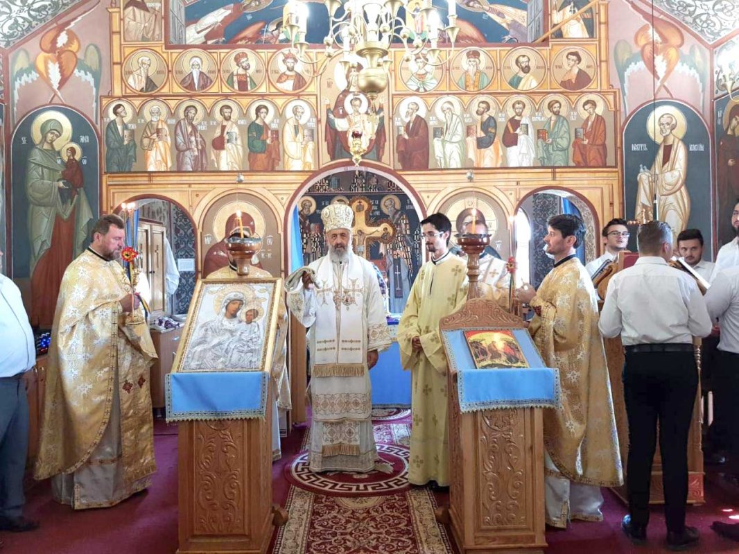 Slujiri arhierești în Duminica a VIII-a după Rusalii 123498