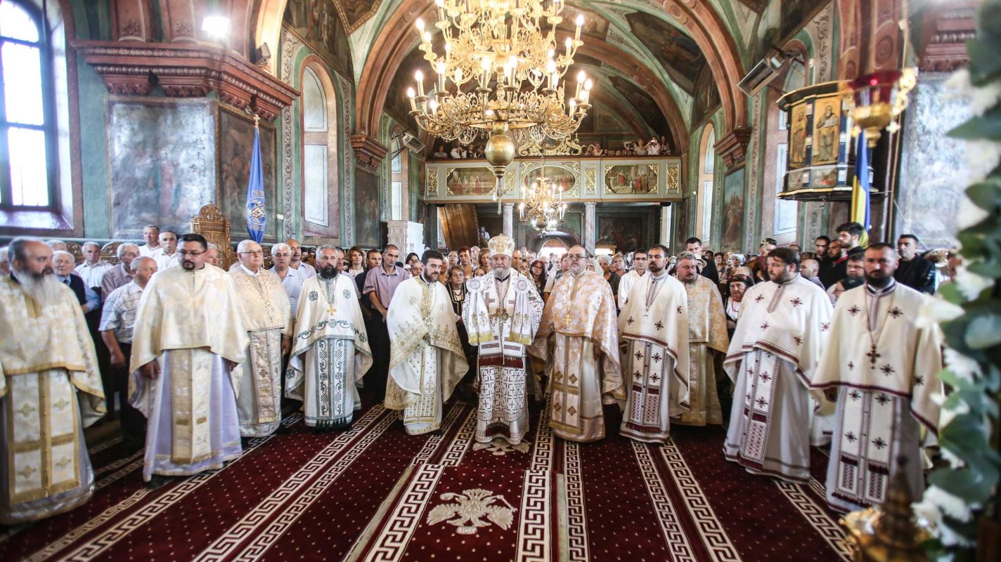 Slujiri arhierești în Duminica a VIII-a după Rusalii 123504