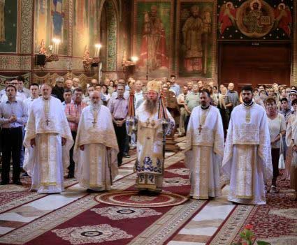 Slujiri arhierești în Duminica a VIII-a după Rusalii 123524