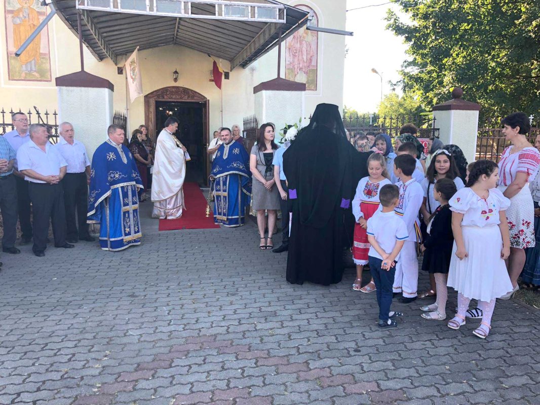 Slujiri arhierești în Duminica a VIII-a după Rusalii 123527