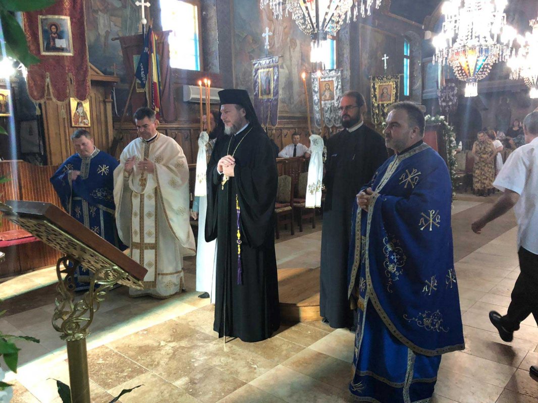 Slujiri arhierești în Duminica a VIII-a după Rusalii 123529