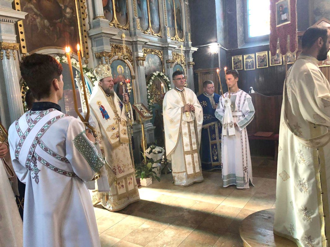 Slujiri arhierești în Duminica a VIII-a după Rusalii 123532