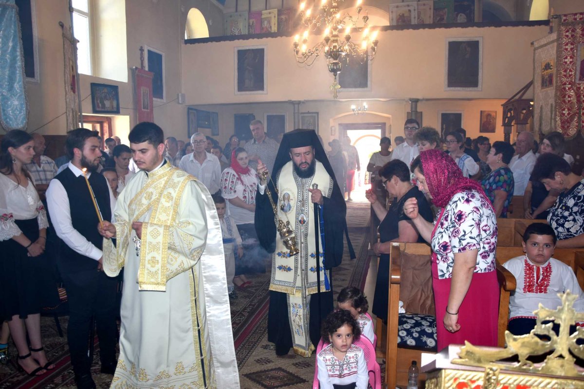 Slujiri arhierești în Duminica a VIII-a după Rusalii 123551