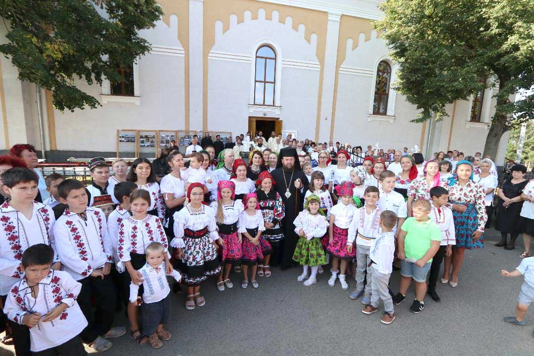 Slujiri arhierești în Duminica a VIII-a după Rusalii 123561