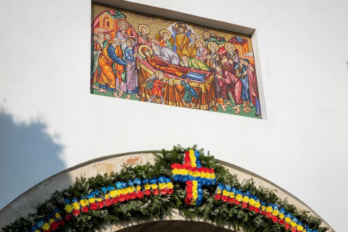 Adormirea Maicii Domnului în povestirile satului românesc 123652