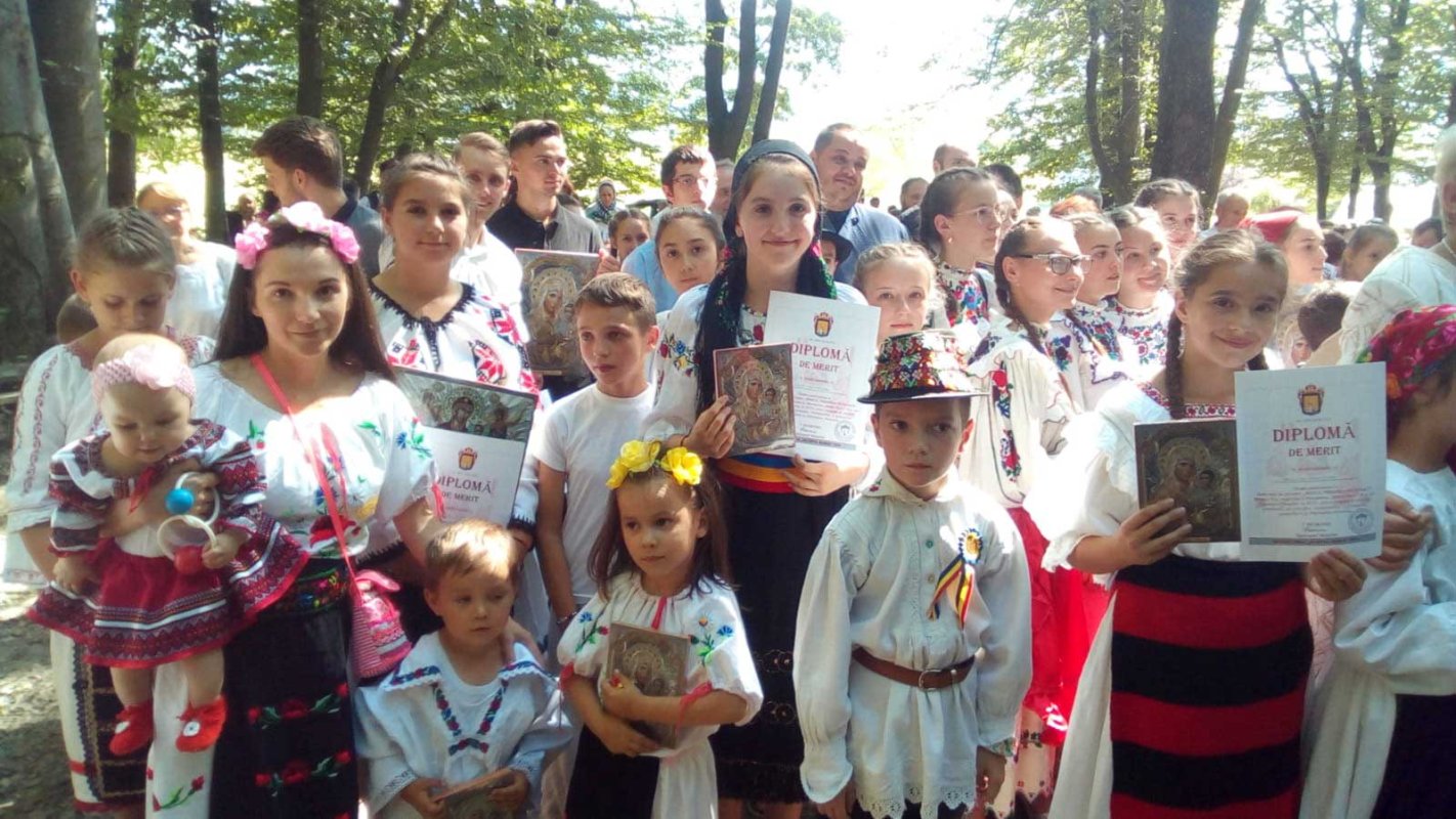 Copiii Parohiei Şoimeni, la Festivalului de pricesne mariane 123638