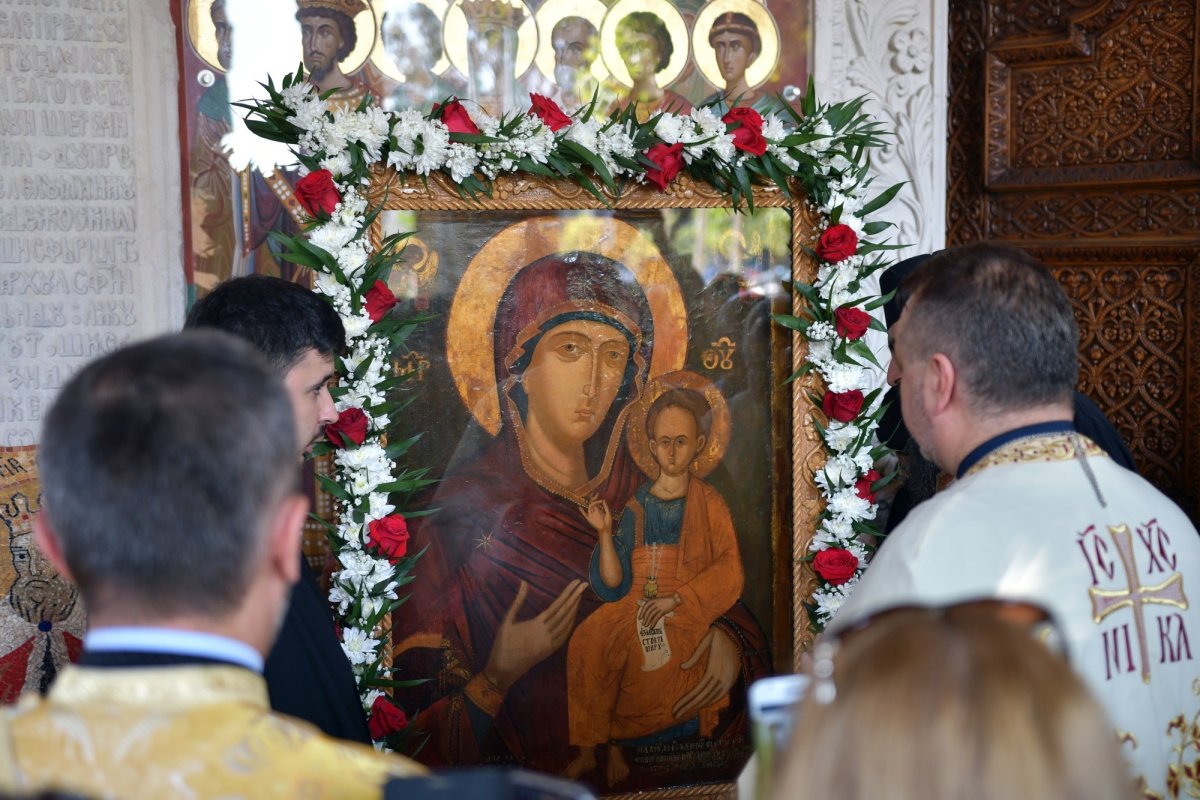 Icoana Maicii Domnului „Îndrumătoarea” a ajuns la Biserica „Sfântul Gheorghe”-Nou 123680