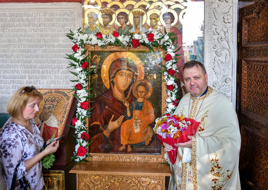 Icoana Maicii Domnului „Îndrumătoarea” a ajuns la Biserica „Sfântul Gheorghe”-Nou 123686