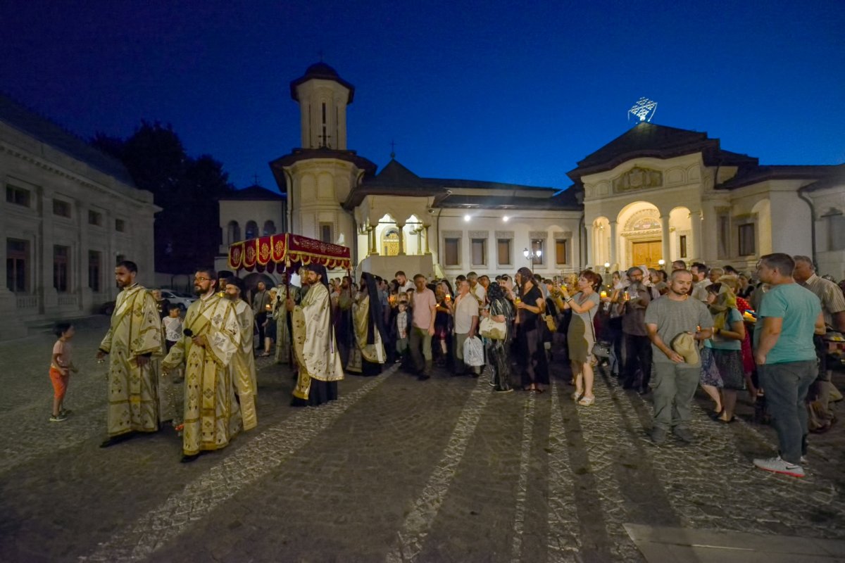 Procesiune cu Epitaful Preasfintei Născătoare de Dumnezeu 123698