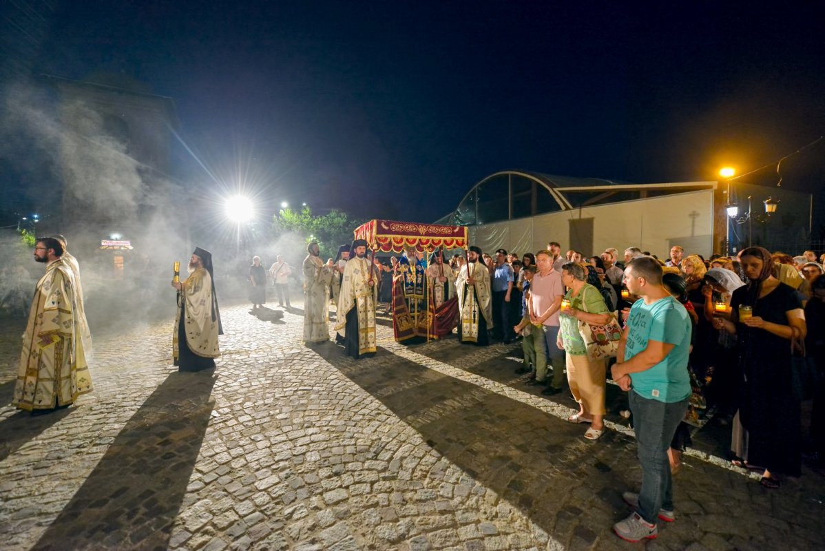 Procesiune cu Epitaful Preasfintei Născătoare de Dumnezeu 123701