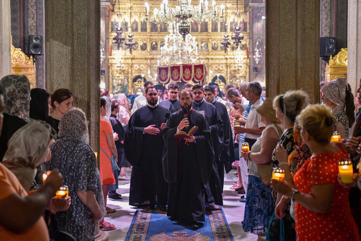 Procesiune cu Epitaful Preasfintei Născătoare de Dumnezeu 123712