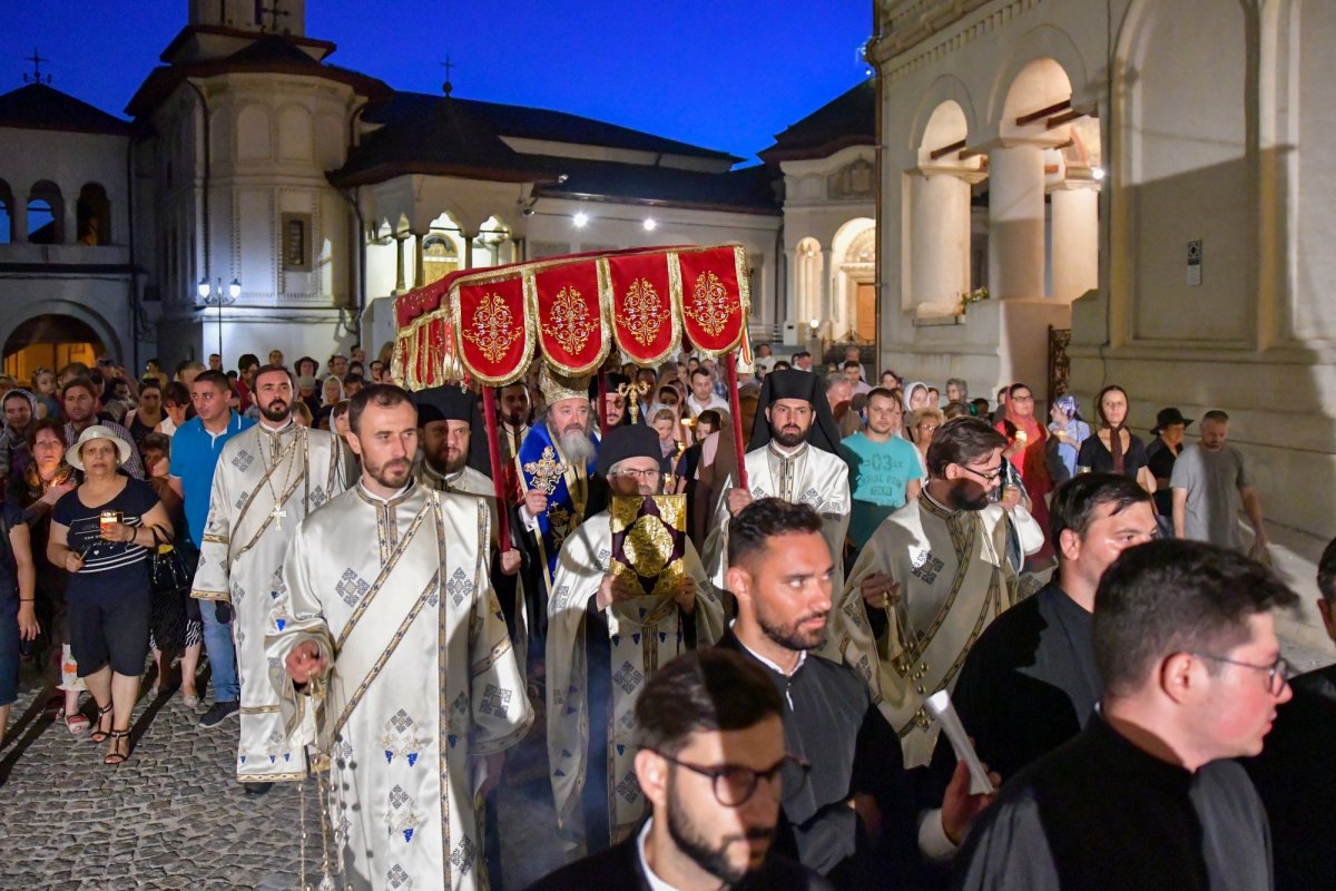 Procesiune cu Epitaful Preasfintei Născătoare de Dumnezeu 123714